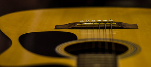 Close up picture of a guitar